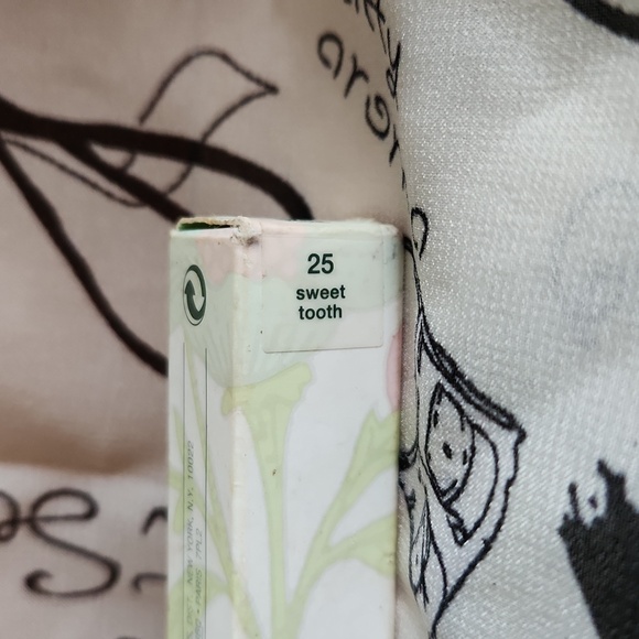 CLINIQUE Long Lasting Lip Gloss SWEET TOOTH - Picture 7 of 7